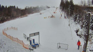 Skiareál Troják - Kamera u nástupu na vlek svah A - 5.1.2026 v 13:00 Skiareál Troják - Kamera u nástupu na vlek svah A - 5.1.2026 v 13:00