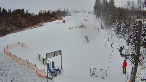 Skiareál Troják - Kamera u nástupu na vlek svah A - 5.1.2026 v 13:25 Skiareál Troják - Kamera u nástupu na vlek svah A - 5.1.2026 v 13:25