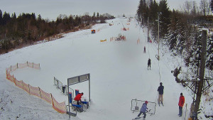 Skiareál Troják - Kamera u nástupu na vlek svah A - 5.1.2026 v 13:45 Skiareál Troják - Kamera u nástupu na vlek svah A - 5.1.2026 v 13:45