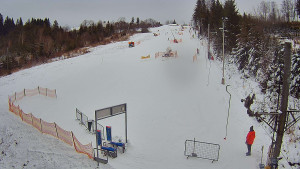 Skiareál Troják - Kamera u nástupu na vlek svah A - 5.1.2026 v 14:35 Skiareál Troják - Kamera u nástupu na vlek svah A - 5.1.2026 v 14:35