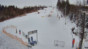 Skiareál Troják - Kamera u nástupu na vlek svah A - 5.1.2026 v 14:50 Skiareál Troják - Kamera u nástupu na vlek svah A - 5.1.2026 v 14:50