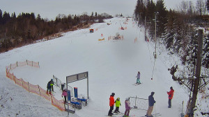 Skiareál Troják - Kamera u nástupu na vlek svah A - 5.1.2026 v 15:15 Skiareál Troják - Kamera u nástupu na vlek svah A - 5.1.2026 v 15:15