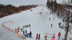 Skiareál Troják - Kamera u nástupu na vlek svah A - 5.1.2026 v 15:45 Skiareál Troják - Kamera u nástupu na vlek svah A - 5.1.2026 v 15:45