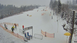 Skiareál Troják - Kamera u nástupu na vlek svah A - 10.1.2026 v 09:20 Skiareál Troják - Kamera u nástupu na vlek svah A - 10.1.2026 v 09:20