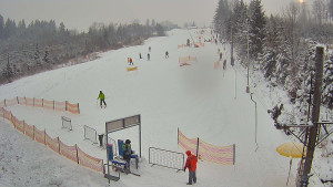 Skiareál Troják - Kamera u nástupu na vlek svah A - 10.1.2026 v 09:45 Skiareál Troják - Kamera u nástupu na vlek svah A - 10.1.2026 v 09:45