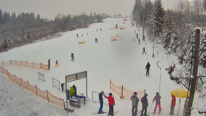 Skiareál Troják - Kamera u nástupu na vlek svah A - 10.1.2026 v 09:50 Skiareál Troják - Kamera u nástupu na vlek svah A - 10.1.2026 v 09:50