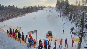 Skiareál Troják - Kamera u nástupu na vlek svah A - 10.1.2026 v 11:50 Skiareál Troják - Kamera u nástupu na vlek svah A - 10.1.2026 v 11:50