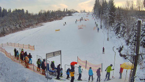 Skiareál Troják - Kamera u nástupu na vlek svah A - 10.1.2026 v 12:00 Skiareál Troják - Kamera u nástupu na vlek svah A - 10.1.2026 v 12:00