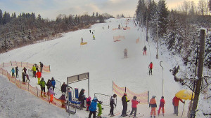 Skiareál Troják - Kamera u nástupu na vlek svah A - 10.1.2026 v 12:05 Skiareál Troják - Kamera u nástupu na vlek svah A - 10.1.2026 v 12:05