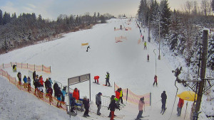 Skiareál Troják - Kamera u nástupu na vlek svah A - 10.1.2026 v 12:15 Skiareál Troják - Kamera u nástupu na vlek svah A - 10.1.2026 v 12:15