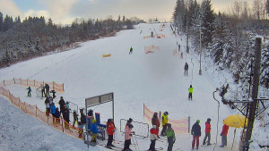 Skiareál Troják - Kamera u nástupu na vlek svah A - 10.1.2026 v 12:25 Skiareál Troják - Kamera u nástupu na vlek svah A - 10.1.2026 v 12:25