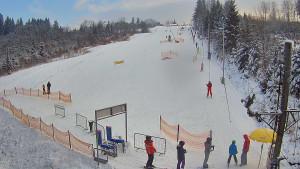 Skiareál Troják - Kamera u nástupu na vlek svah A - 10.1.2026 v 12:55 Skiareál Troják - Kamera u nástupu na vlek svah A - 10.1.2026 v 12:55