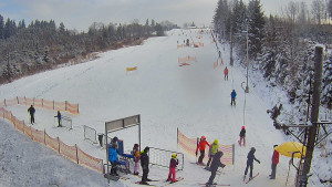 Skiareál Troják - Kamera u nástupu na vlek svah A - 10.1.2026 v 13:20 Skiareál Troják - Kamera u nástupu na vlek svah A - 10.1.2026 v 13:20