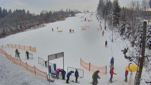 Skiareál Troják - Kamera u nástupu na vlek svah A - 10.1.2026 v 13:25 Skiareál Troják - Kamera u nástupu na vlek svah A - 10.1.2026 v 13:25