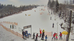 Skiareál Troják - Kamera u nástupu na vlek svah A - 10.1.2026 v 13:35 Skiareál Troják - Kamera u nástupu na vlek svah A - 10.1.2026 v 13:35