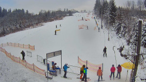 Skiareál Troják - Kamera u nástupu na vlek svah A - 10.1.2026 v 13:40 Skiareál Troják - Kamera u nástupu na vlek svah A - 10.1.2026 v 13:40