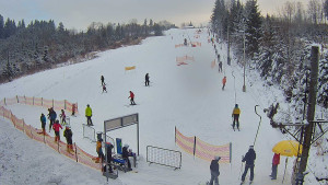 Skiareál Troják - Kamera u nástupu na vlek svah A - 10.1.2026 v 13:50 Skiareál Troják - Kamera u nástupu na vlek svah A - 10.1.2026 v 13:50