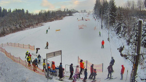 Skiareál Troják - Kamera u nástupu na vlek svah A - 10.1.2026 v 15:15 Skiareál Troják - Kamera u nástupu na vlek svah A - 10.1.2026 v 15:15