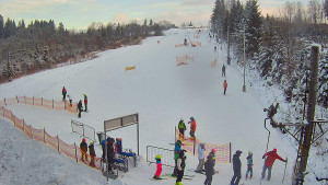 Skiareál Troják - Kamera u nástupu na vlek svah A - 10.1.2026 v 15:20 Skiareál Troják - Kamera u nástupu na vlek svah A - 10.1.2026 v 15:20