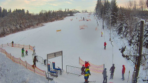 Skiareál Troják - Kamera u nástupu na vlek svah A - 10.1.2026 v 15:30 Skiareál Troják - Kamera u nástupu na vlek svah A - 10.1.2026 v 15:30