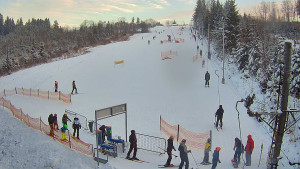 Skiareál Troják - Kamera u nástupu na vlek svah A - 10.1.2026 v 15:35 Skiareál Troják - Kamera u nástupu na vlek svah A - 10.1.2026 v 15:35