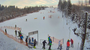 Skiareál Troják - Kamera u nástupu na vlek svah A - 10.1.2026 v 15:40 Skiareál Troják - Kamera u nástupu na vlek svah A - 10.1.2026 v 15:40