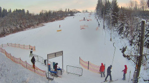 Skiareál Troják - Kamera u nástupu na vlek svah A - 10.1.2026 v 16:00 Skiareál Troják - Kamera u nástupu na vlek svah A - 10.1.2026 v 16:00