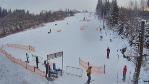 Skiareál Troják - Kamera u nástupu na vlek svah A - 10.1.2026 v 16:10 Skiareál Troják - Kamera u nástupu na vlek svah A - 10.1.2026 v 16:10