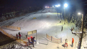 Skiareál Troják - Kamera u nástupu na vlek svah A - 10.1.2026 v 18:15 Skiareál Troják - Kamera u nástupu na vlek svah A - 10.1.2026 v 18:15