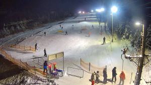 Skiareál Troják - Kamera u nástupu na vlek svah A - 10.1.2026 v 18:20 Skiareál Troják - Kamera u nástupu na vlek svah A - 10.1.2026 v 18:20