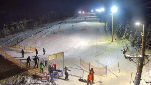 Skiareál Troják - Kamera u nástupu na vlek svah A - 10.1.2026 v 18:25 Skiareál Troják - Kamera u nástupu na vlek svah A - 10.1.2026 v 18:25