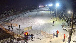 Skiareál Troják - Kamera u nástupu na vlek svah A - 10.1.2026 v 18:45 Skiareál Troják - Kamera u nástupu na vlek svah A - 10.1.2026 v 18:45