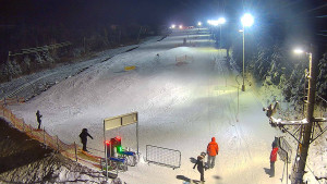 Skiareál Troják - Kamera u nástupu na vlek svah A - 10.1.2026 v 19:10 Skiareál Troják - Kamera u nástupu na vlek svah A - 10.1.2026 v 19:10