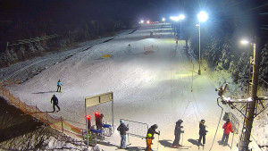 Skiareál Troják - Kamera u nástupu na vlek svah A - 10.1.2026 v 19:20 Skiareál Troják - Kamera u nástupu na vlek svah A - 10.1.2026 v 19:20