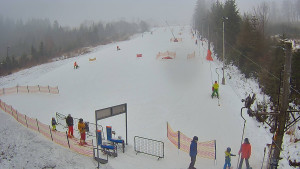 Skiareál Troják - Kamera u nástupu na vlek svah A - 24.1.2026 v 09:35 Skiareál Troják - Kamera u nástupu na vlek svah A - 24.1.2026 v 09:35