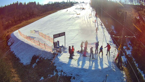 Skiareál Troják - Kamera u nástupu na vlek svah A - 3.3.2026 v 09:10 Skiareál Troják - Kamera u nástupu na vlek svah A - 3.3.2026 v 09:10