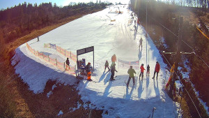 Skiareál Troják - Kamera u nástupu na vlek svah A - 3.3.2026 v 09:25 Skiareál Troják - Kamera u nástupu na vlek svah A - 3.3.2026 v 09:25