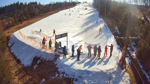 Skiareál Troják - Kamera u nástupu na vlek svah A - 3.3.2026 v 10:35 Skiareál Troják - Kamera u nástupu na vlek svah A - 3.3.2026 v 10:35