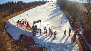 Skiareál Troják - Kamera u nástupu na vlek svah A - 3.3.2026 v 10:40 Skiareál Troják - Kamera u nástupu na vlek svah A - 3.3.2026 v 10:40