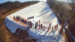 Skiareál Troják - Kamera u nástupu na vlek svah A - 3.3.2026 v 10:45 Skiareál Troják - Kamera u nástupu na vlek svah A - 3.3.2026 v 10:45