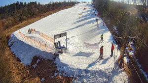 Skiareál Troják - Kamera u nástupu na vlek svah A - 3.3.2026 v 11:15 Skiareál Troják - Kamera u nástupu na vlek svah A - 3.3.2026 v 11:15