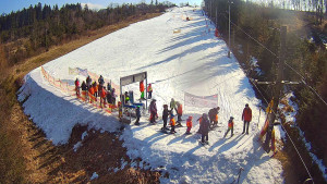 Skiareál Troják - Kamera u nástupu na vlek svah A - 3.3.2026 v 11:20 Skiareál Troják - Kamera u nástupu na vlek svah A - 3.3.2026 v 11:20