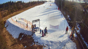 Skiareál Troják - Kamera u nástupu na vlek svah A - 3.3.2026 v 11:50 Skiareál Troják - Kamera u nástupu na vlek svah A - 3.3.2026 v 11:50