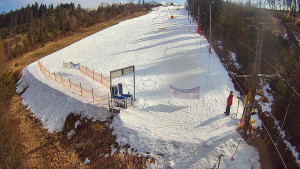 Skiareál Troják - Kamera u nástupu na vlek svah A - 3.3.2026 v 12:20 Skiareál Troják - Kamera u nástupu na vlek svah A - 3.3.2026 v 12:20