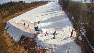 Skiareál Troják - Kamera u nástupu na vlek svah A - 3.3.2026 v 12:25 Skiareál Troják - Kamera u nástupu na vlek svah A - 3.3.2026 v 12:25