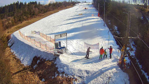 Skiareál Troják - Kamera u nástupu na vlek svah A - 3.3.2026 v 12:35 Skiareál Troják - Kamera u nástupu na vlek svah A - 3.3.2026 v 12:35
