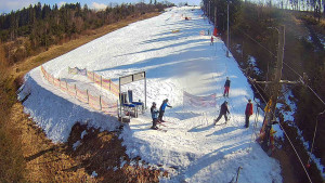 Skiareál Troják - Kamera u nástupu na vlek svah A - 3.3.2026 v 12:45 Skiareál Troják - Kamera u nástupu na vlek svah A - 3.3.2026 v 12:45