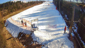 Skiareál Troják - Kamera u nástupu na vlek svah A - 3.3.2026 v 13:15 Skiareál Troják - Kamera u nástupu na vlek svah A - 3.3.2026 v 13:15