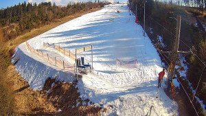 Skiareál Troják - Kamera u nástupu na vlek svah A - 3.3.2026 v 13:40 Skiareál Troják - Kamera u nástupu na vlek svah A - 3.3.2026 v 13:40