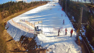 Skiareál Troják - Kamera u nástupu na vlek svah A - 3.3.2026 v 13:45 Skiareál Troják - Kamera u nástupu na vlek svah A - 3.3.2026 v 13:45